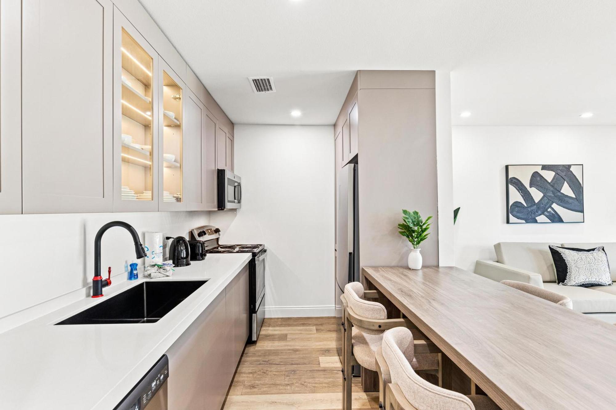 Apartment Ocean Breeze 1b *